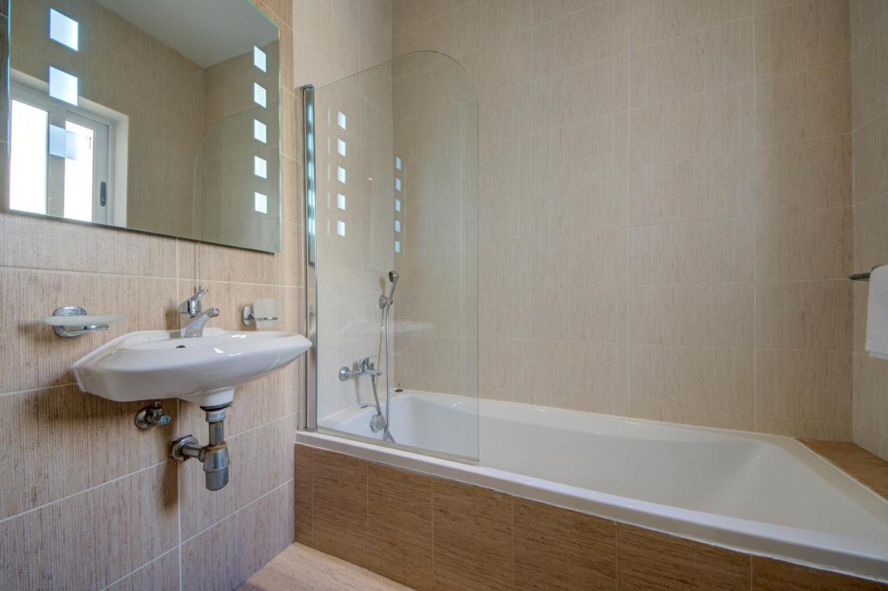 Sapphire Court 2 Bedroom Apartments By Shortletsmalta Sliema Exteriör bild